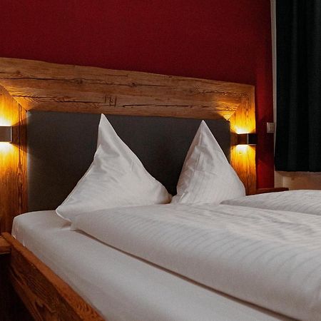 Hotel Almwirt Haar  Exteriör bild