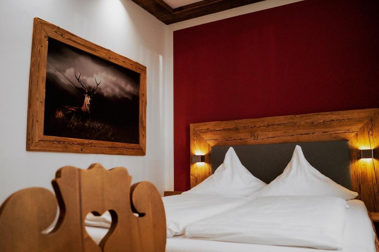 Hotel Almwirt Haar  Exteriör bild