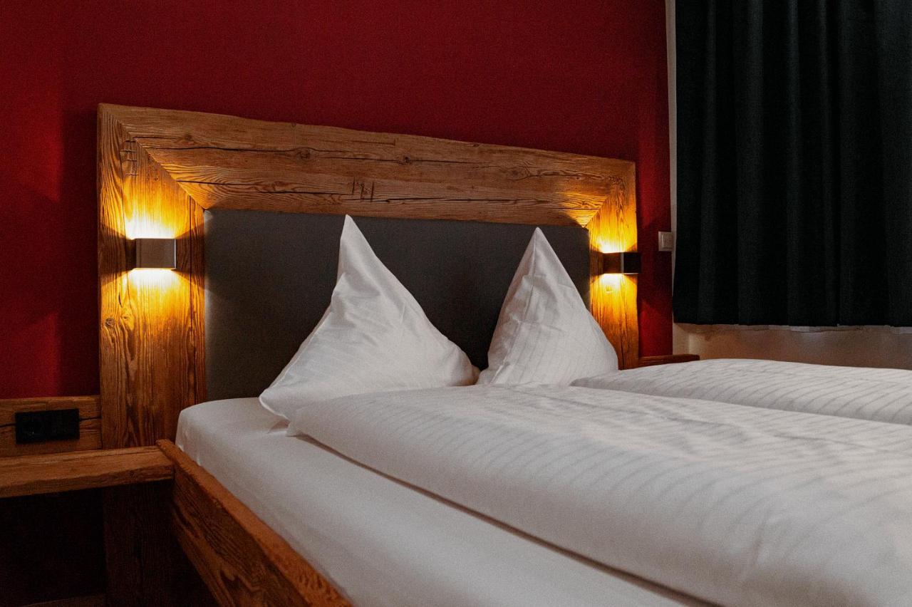 Hotel Almwirt Haar  Exteriör bild