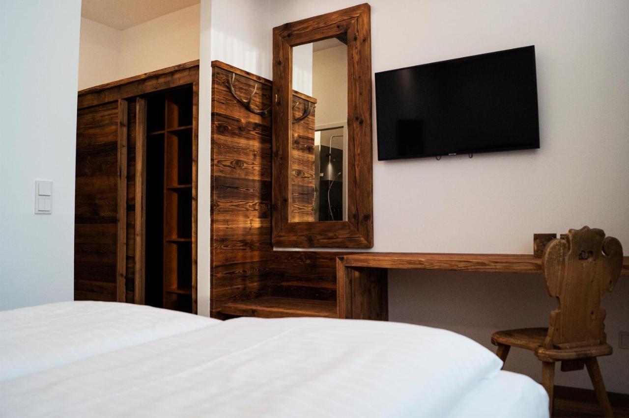 Hotel Almwirt Haar  Exteriör bild