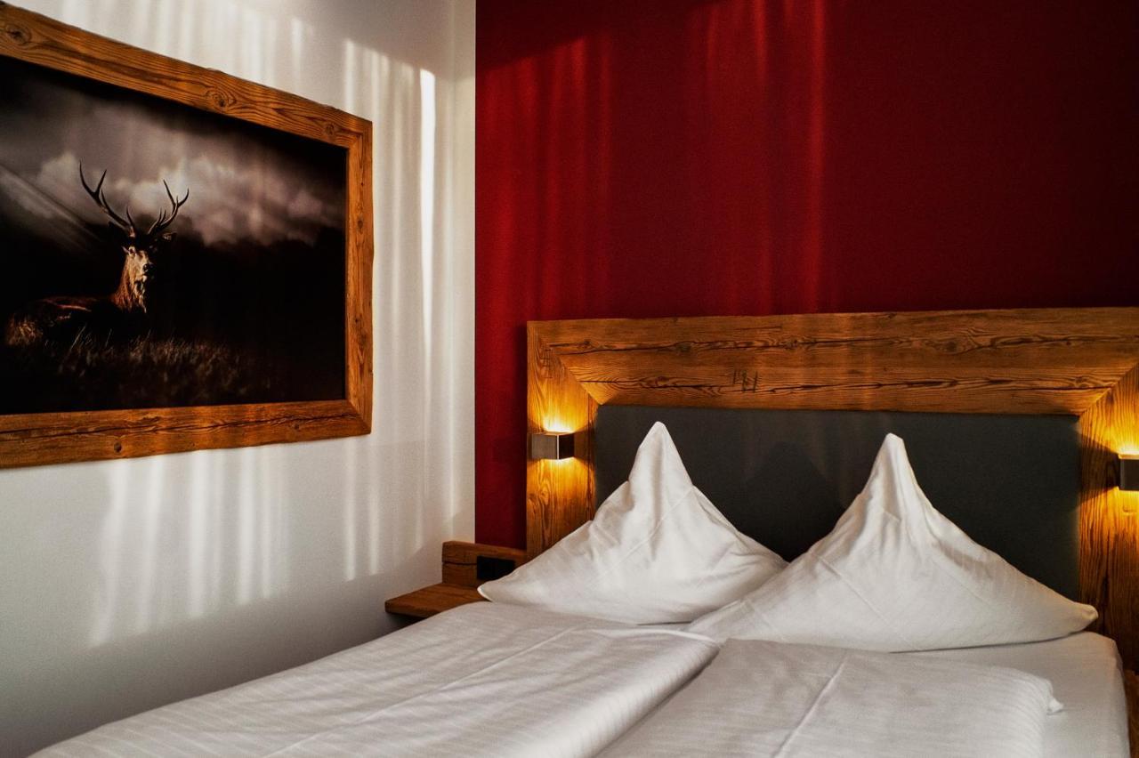 Hotel Almwirt Haar  Exteriör bild