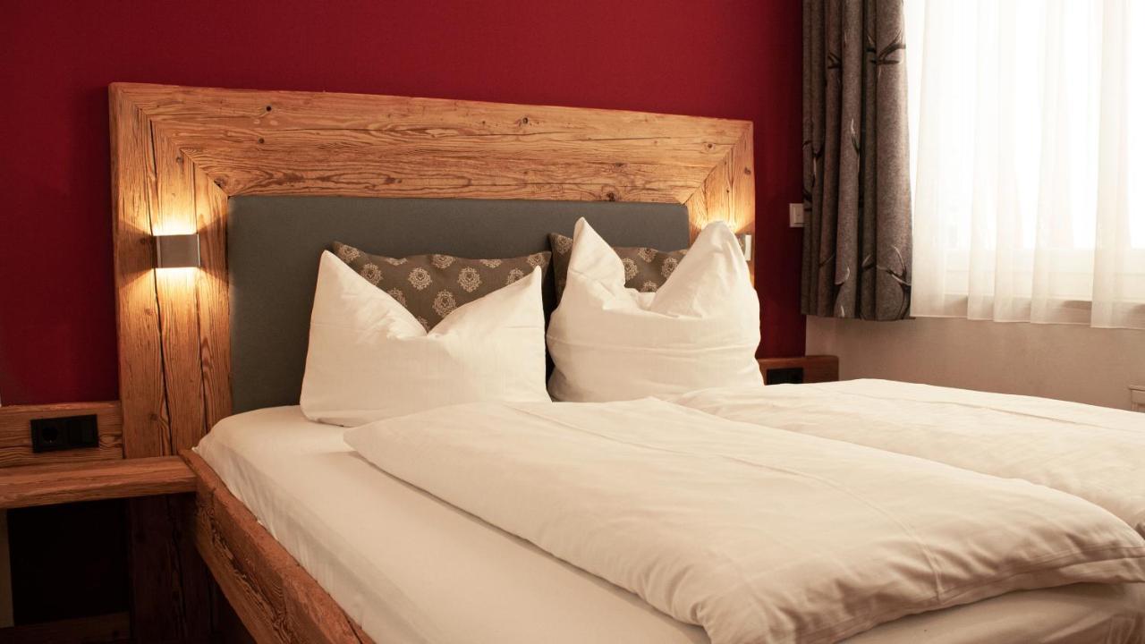 Hotel Almwirt Haar  Exteriör bild