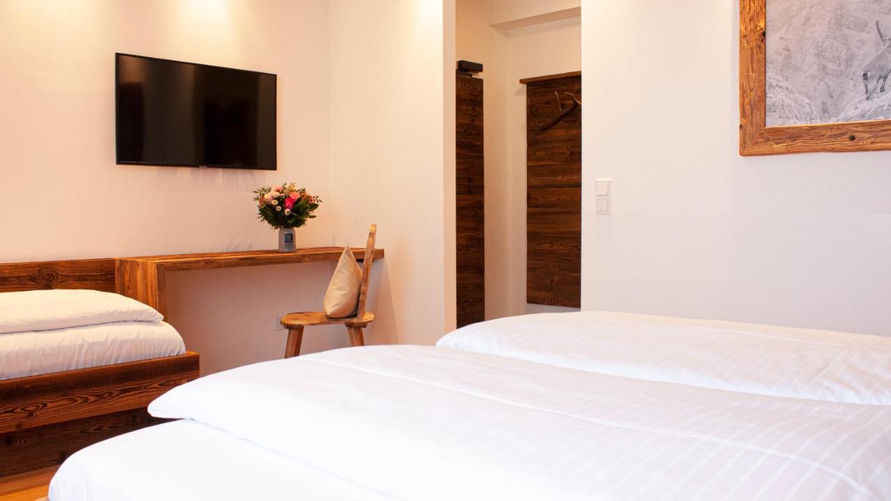 Hotel Almwirt Haar  Exteriör bild