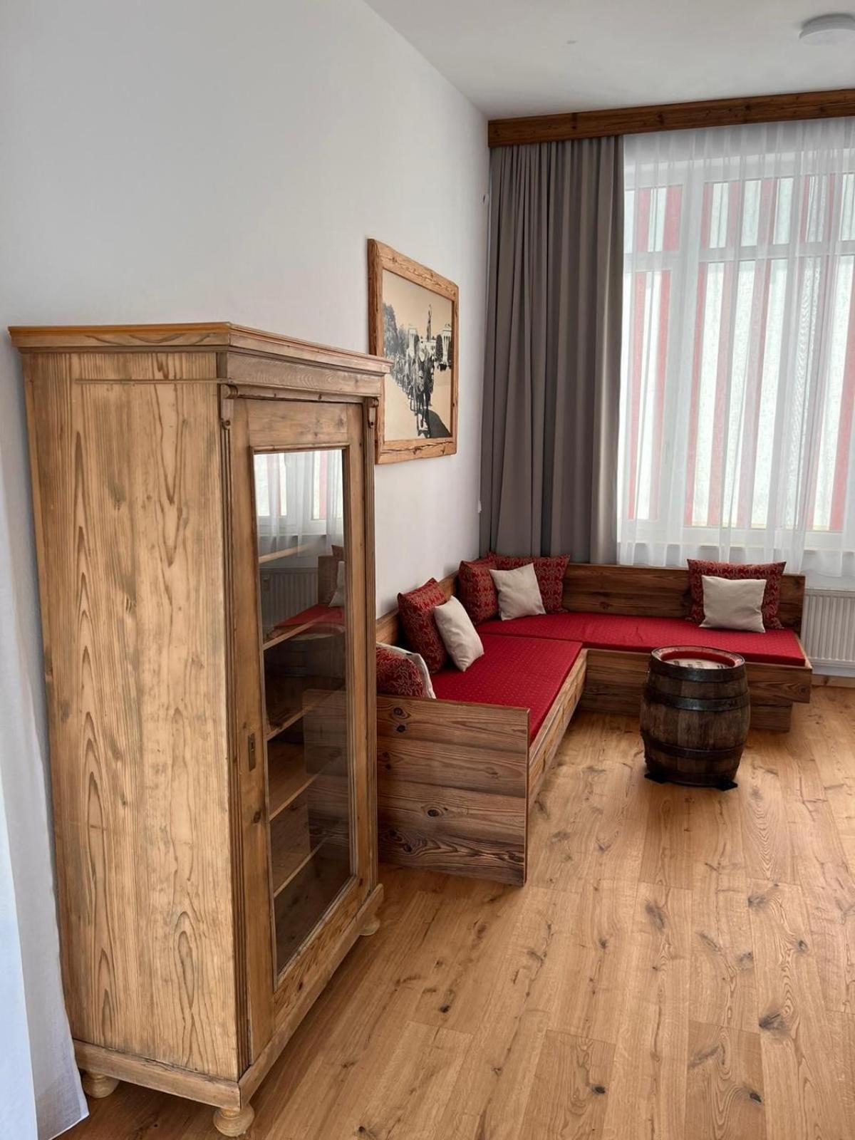Hotel Almwirt Haar  Exteriör bild